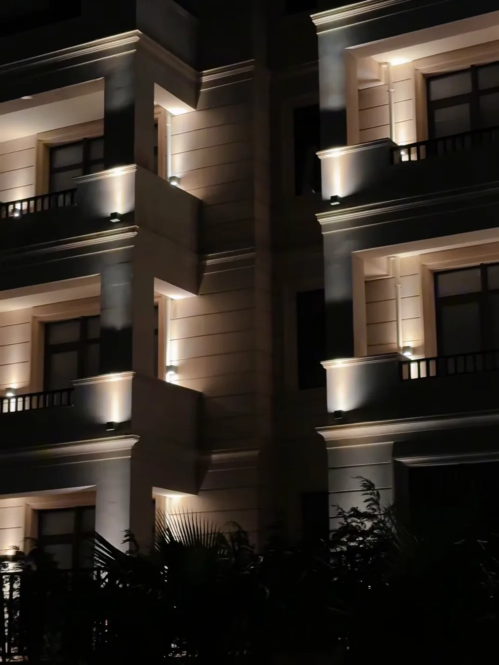 Palazzo del Vita: балконы в вечерней подсветке